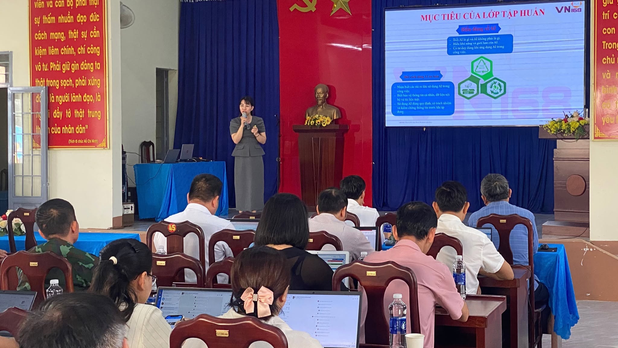 PHÚ XUÂN TẬP HUẤN AI CHO CÁN BỘ, CÔNG CHỨC, VIÊN CHỨC