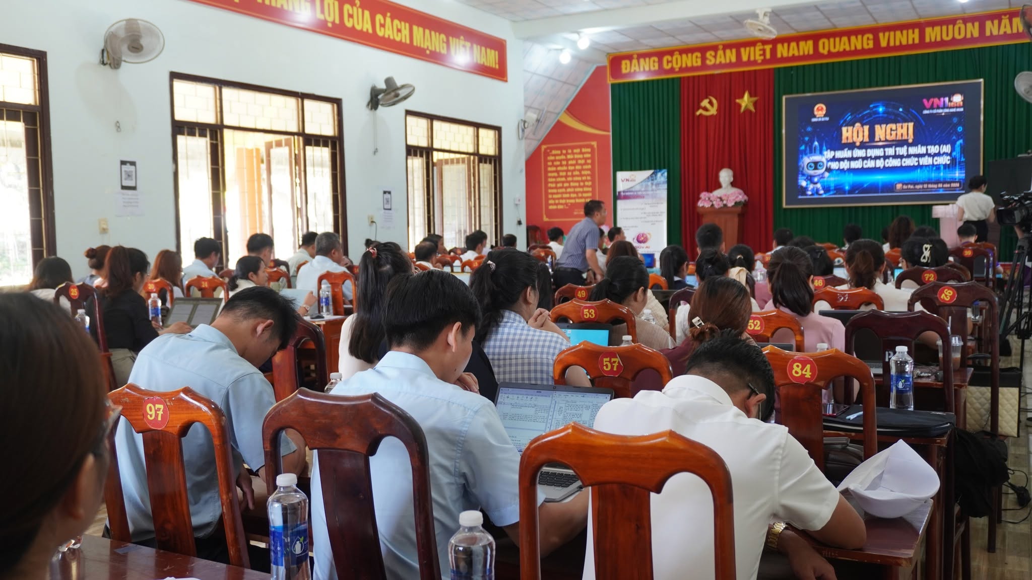 CƯ PUI NÂNG CAO NĂNG LỰC SỐ CHO CÁN BỘ, CÔNG CHỨC