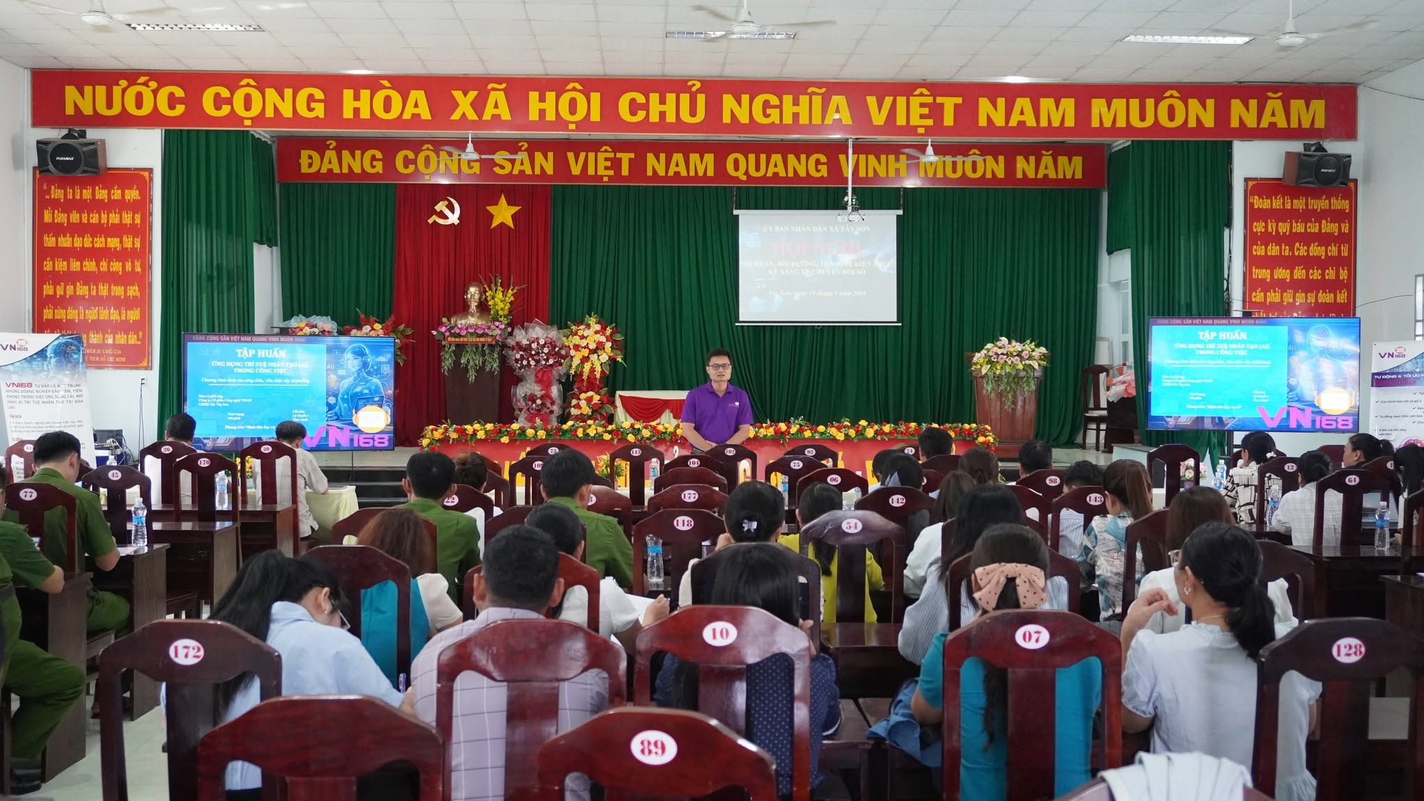 VN168 TIẾP TỤC LAN TỎA TINH THẦN “BÌNH DÂN HỌC VỤ SỐ” TẠI XÃ TÂY SƠN