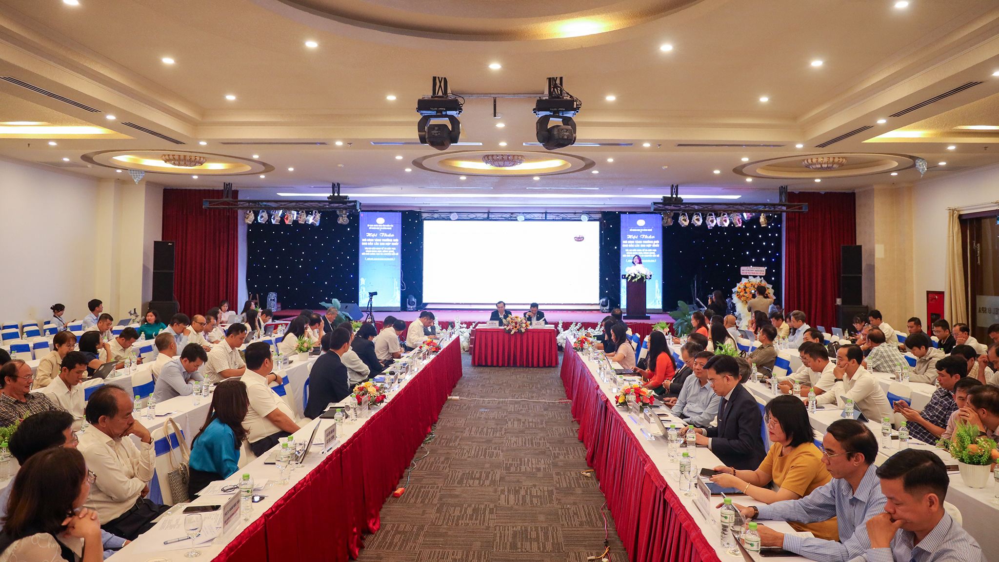610-hoithao-01.jpg
