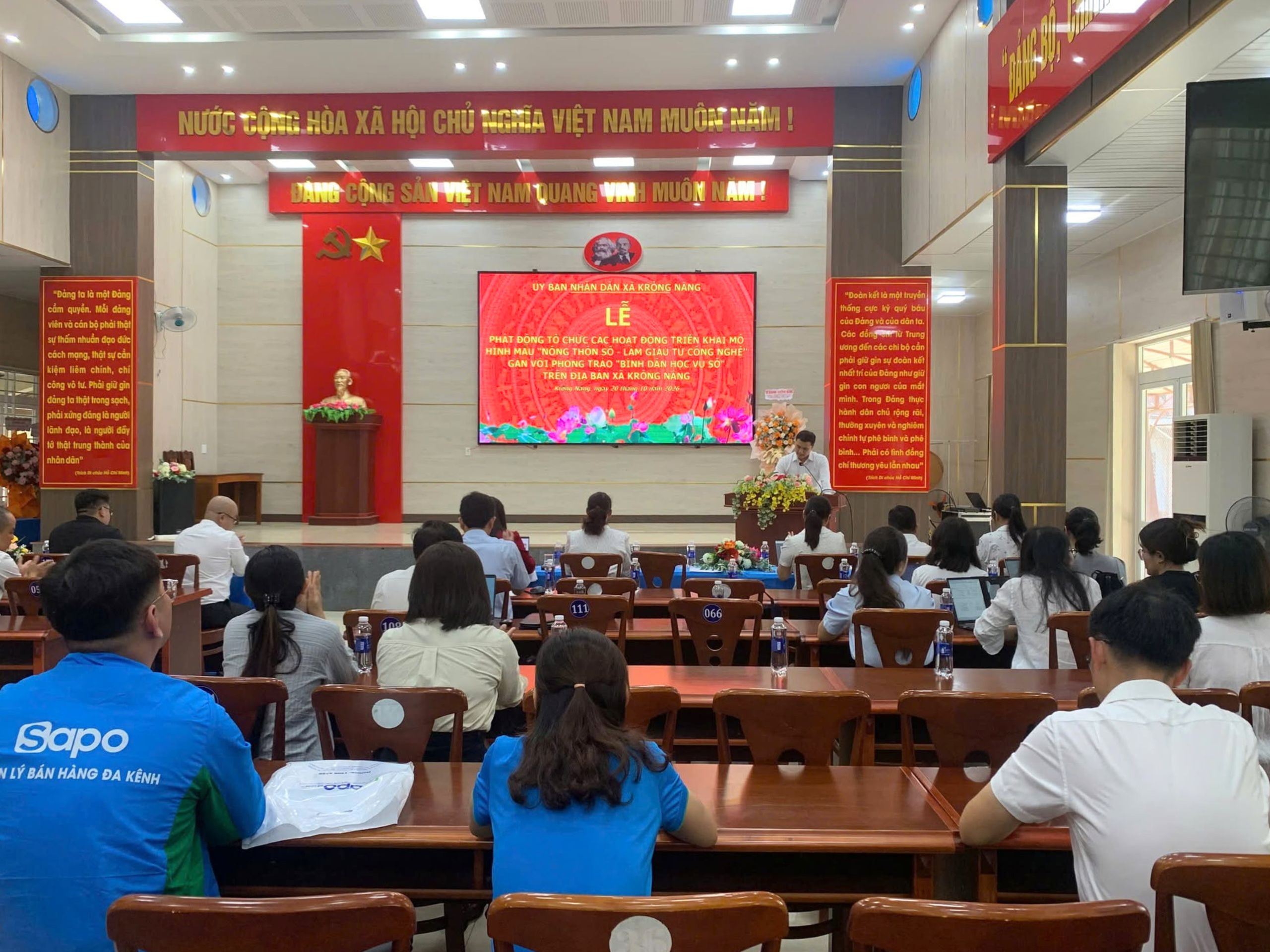 🚀 VN168 ĐỒNG HÀNH CÙNG KRÔNG NĂNG TRIỂN KHAI MÔ HÌNH “NÔNG THÔN SỐ – LÀM GIÀU TỪ CÔNG NGHỆ” UBND xã Krông Năng phối hợp cùng MobiFone Đắk Lắk và Công ty Cổ phần Công nghệ VN168 triển khai mô hình (2).jpg