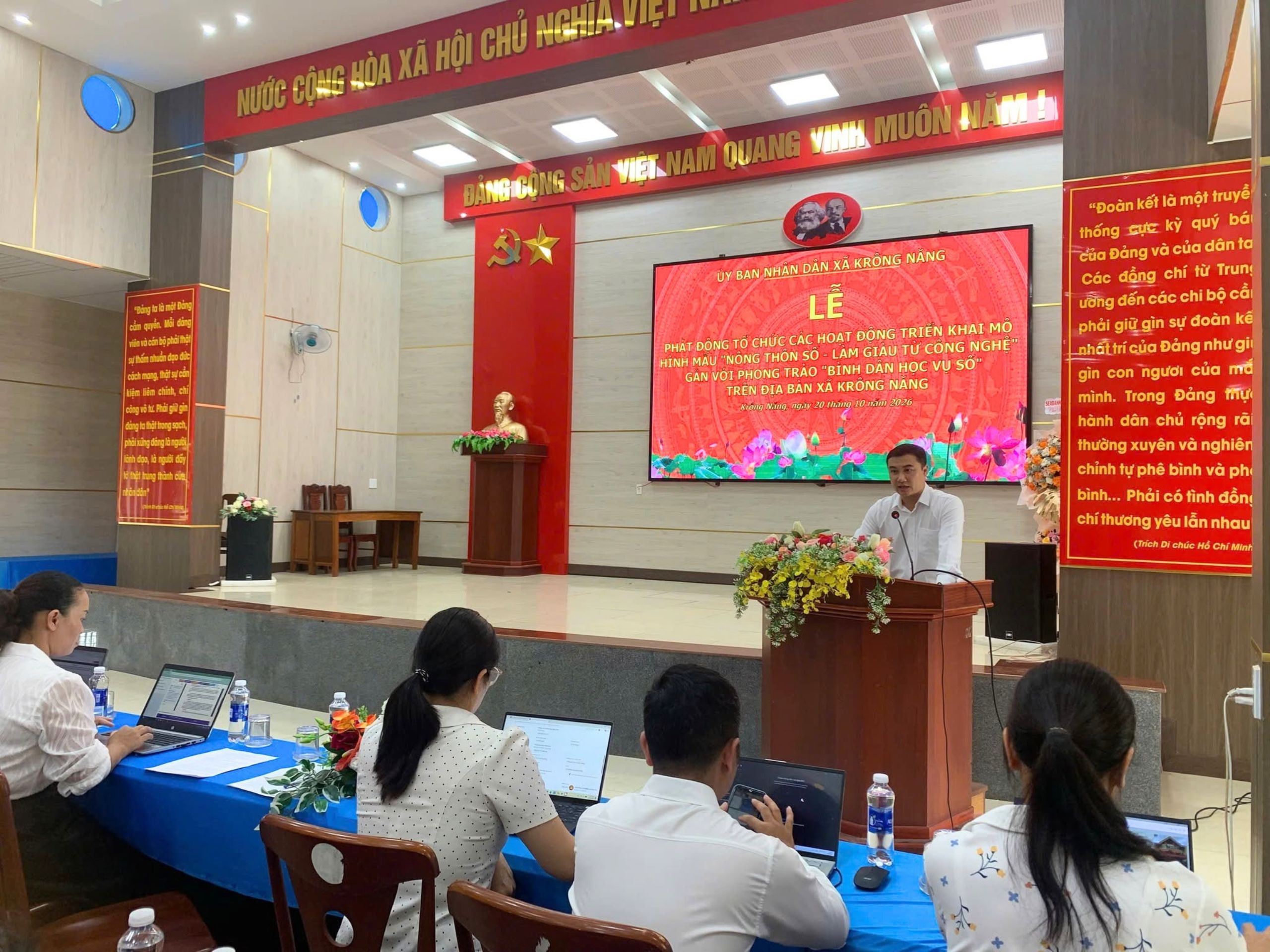 🚀 VN168 ĐỒNG HÀNH CÙNG KRÔNG NĂNG TRIỂN KHAI MÔ HÌNH “NÔNG THÔN SỐ – LÀM GIÀU TỪ CÔNG NGHỆ” UBND xã Krông Năng phối hợp cùng MobiFone Đắk Lắk và Công ty Cổ phần Công nghệ VN168 triển khai mô hình mẫu “Nông thô (1).jpg