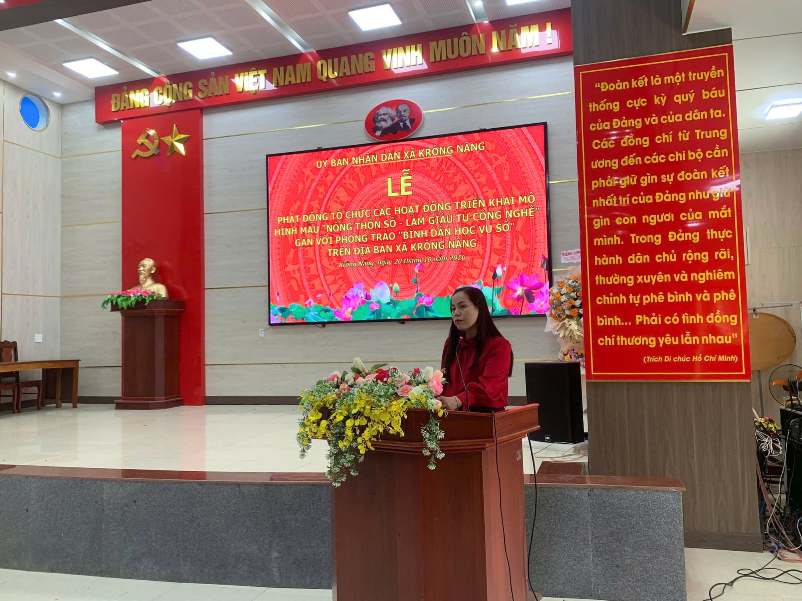🚀 VN168 ĐỒNG HÀNH CÙNG KRÔNG NĂNG TRIỂN KHAI MÔ HÌNH “NÔNG THÔN SỐ – LÀM GIÀU TỪ CÔNG NGHỆ” UBND xã Krông Năng phối hợp cùng MobiFone Đắk Lắk và Công ty Cổ phần Công nghệ VN168 triển khai mô hình (3).jpg