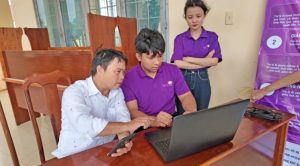 Cán bộ phường Cư Bao (tỉnh Đắk Lắk) được phổ biến công nghệ, áp dụng chuyển đổi số đến từng thôn, buôn trên địa bàn. Ảnh: Bảo Trung