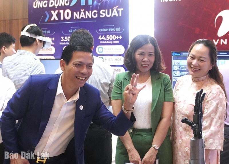 Doanh nghiệp giới thiệu công cụ AI sử dụng trong ngành y tế tại Ngày Chuyển đổi số tỉnh Đắk Lắk năm 2025.