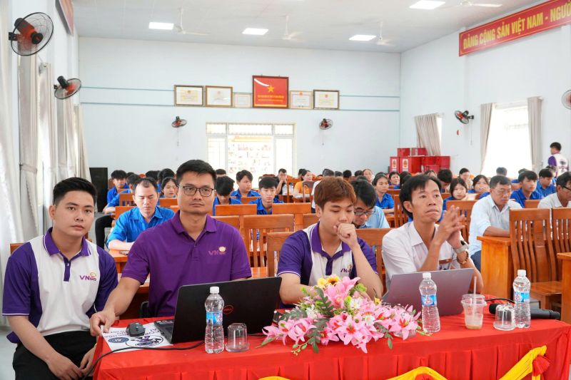 Đại biểu và học viên tham gia tập huấn