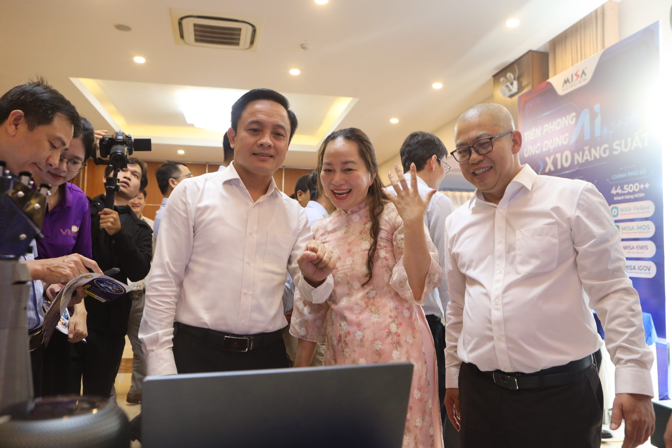 Chuyển đổi số lượng và ứng dụng AI theo từng bước