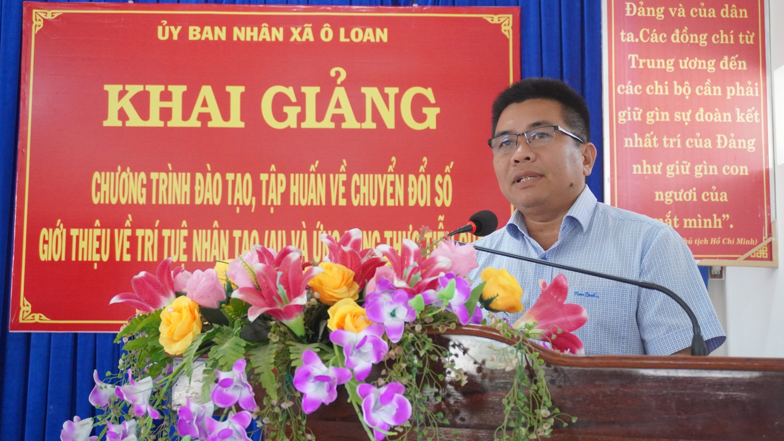 Ông Nguyễn Hùng Dũng, Phó Bí thư Đảng ủy, Chủ tịch UBND xã Ô Loan phát biểu khai mạc lớp tập huấn