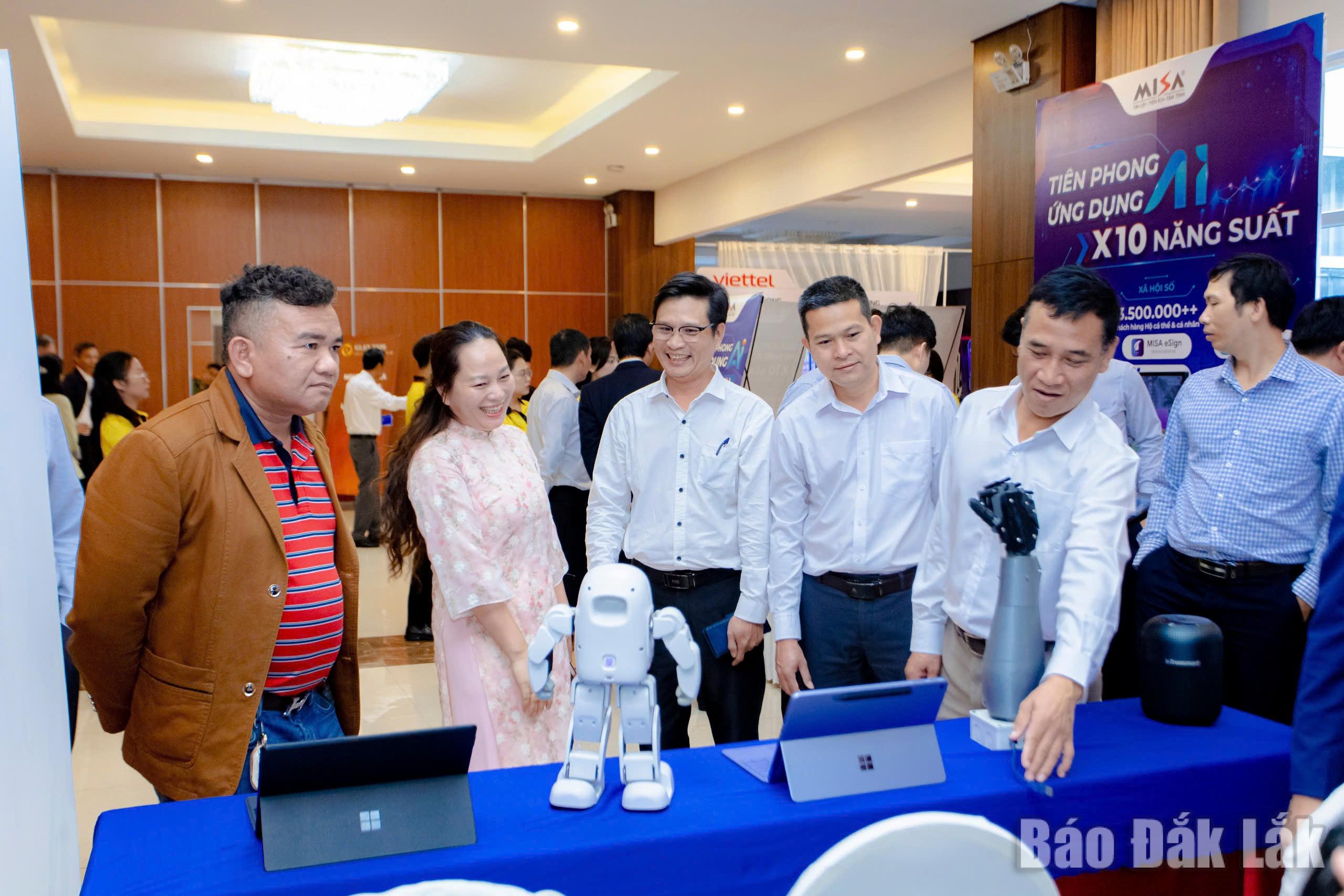 Doanh nghiệp giới thiệu ứng dụng công nghệ AI.