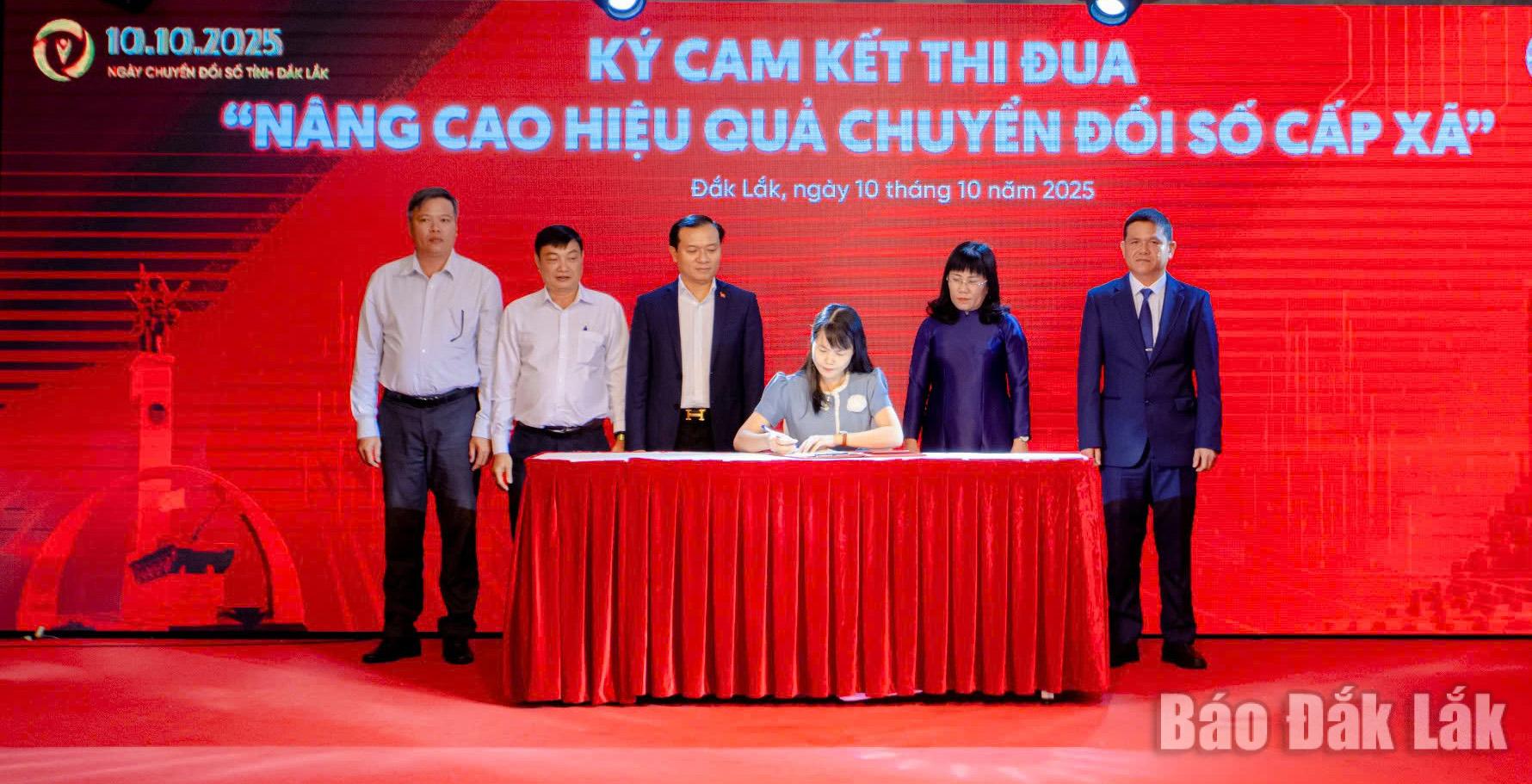 Các địa phương ký kết kết nối cuộc đua về chuyển đổi số cấp xã.